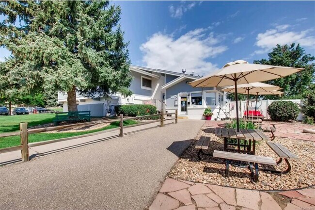 Foto del edificio - 205 Cypress Cir