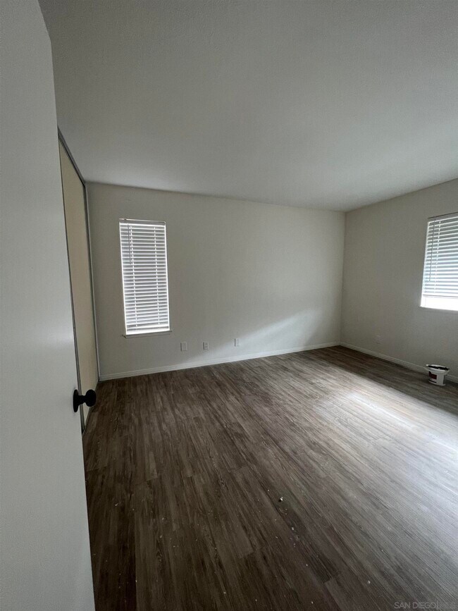 Building Photo - 390 Roundtree Glen