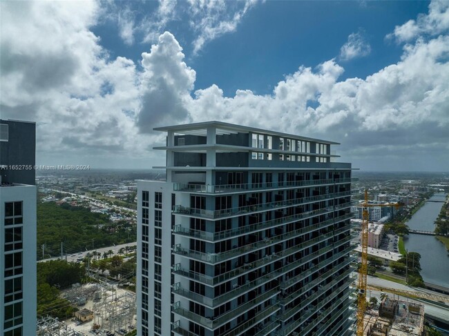 Foto del edificio - 16385 Biscayne Blvd