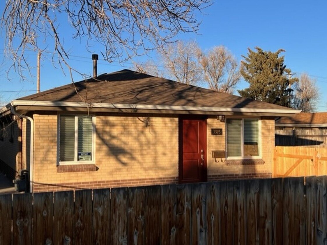 Foto principal - 3391-3393 W Walsh Pl