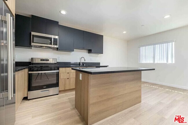Foto del edificio - 2103 Burnside Ave