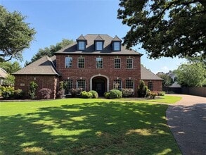 Building Photo - 1020 Highland Oaks Dr