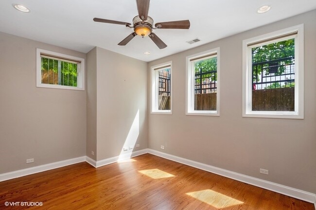 Foto del edificio - 1458 N Artesian Ave