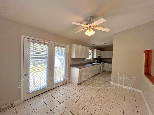Foto del edificio - 836 Holiday Ave
