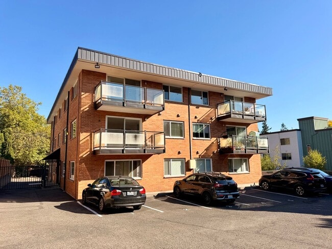 Building Photo - 845 NE 125th St