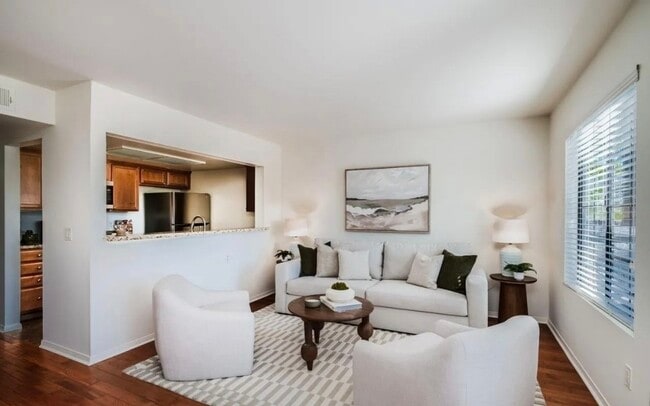 Building Photo - 15016 Avenida Venusto