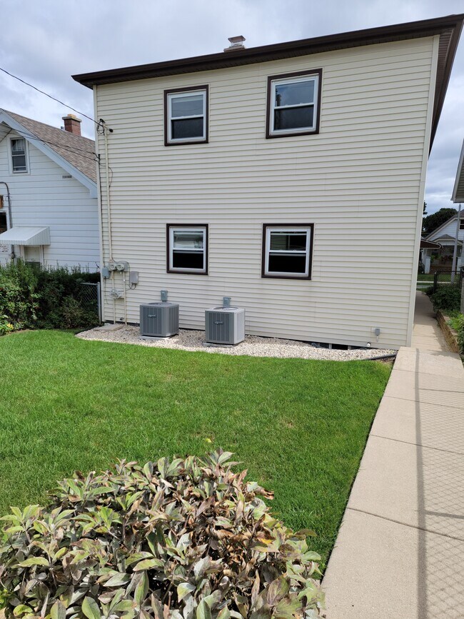 2245 S 59th St, West Allis, WI 53219 Townhome Rentals in West Allis