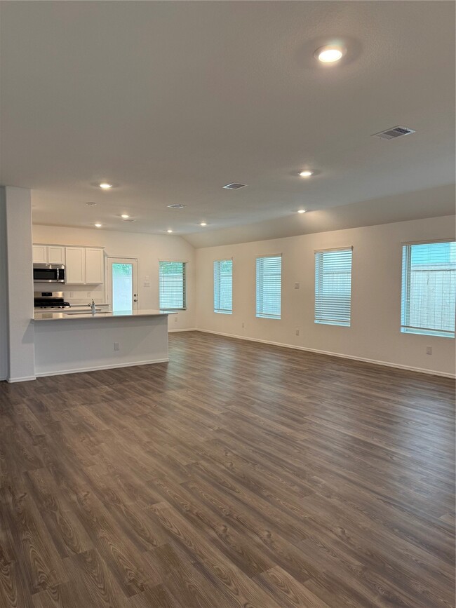 Building Photo - 7525 Angels Lndg Ln