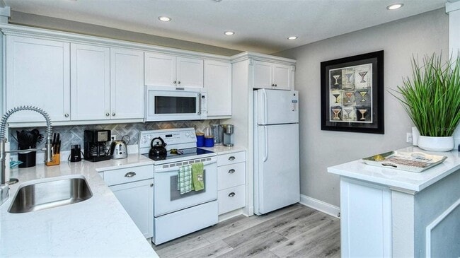 Building Photo - 1255 E Peppertree Dr