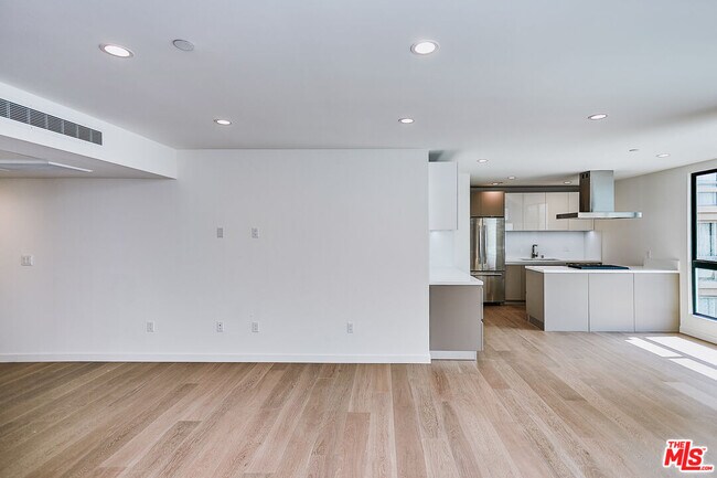 Foto del edificio - 328 N Maple Dr