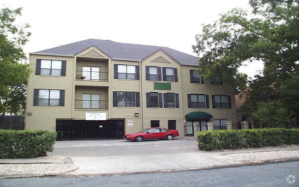 Primary Photo - Twelve Oaks Condominiums