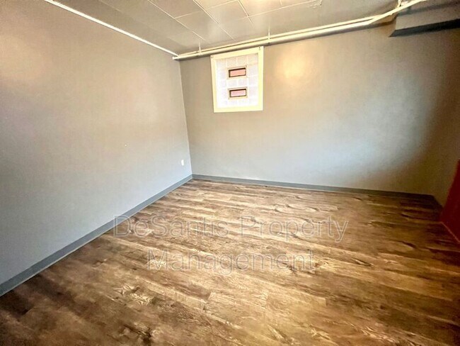 Foto del edificio - 881 Lenz Ave
