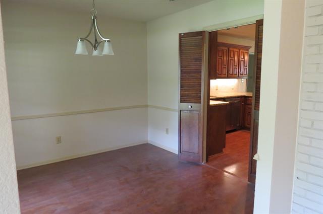 Building Photo - 613 Suellen Cir