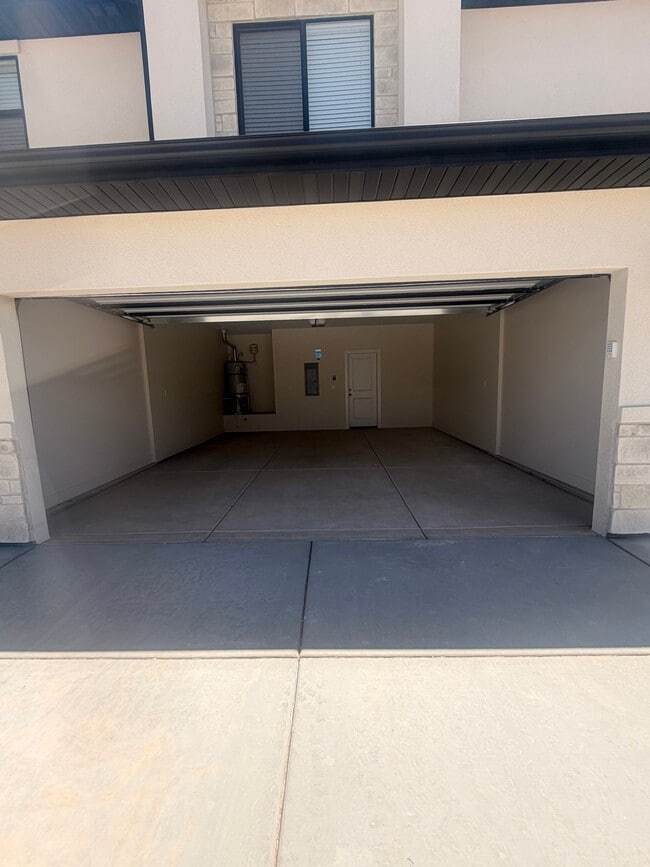 Building Photo - 51 S 4375 W