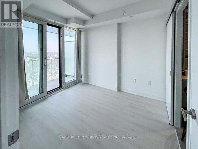 Building Photo - 3900-3900 Confederation Pkwy