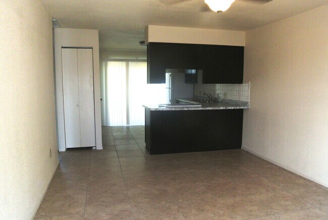 Foto del edificio - Walnut Ave - Triplex