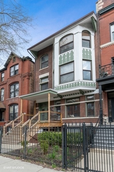 Primary Photo - 844 W Fullerton Ave