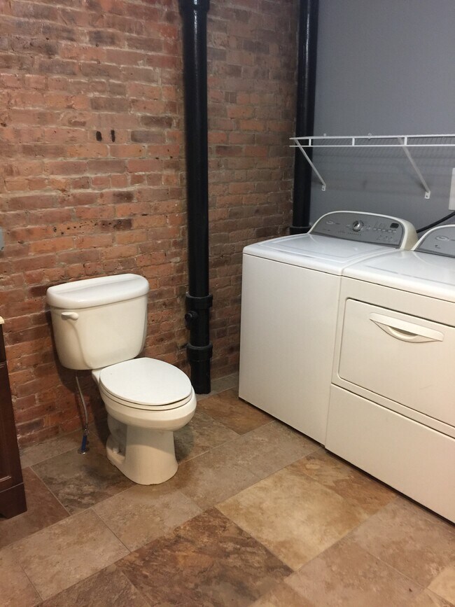 Building Photo - 119 Penn Ave