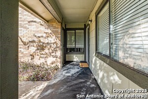 Foto del edificio - 5567 Kissing Oak St