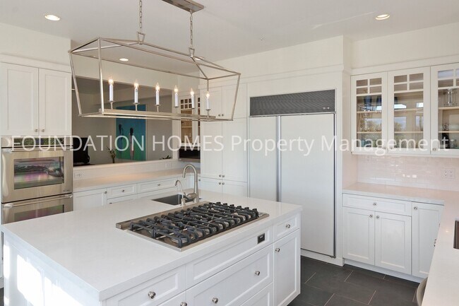 Foto del edificio - Gated San Anselmo Estate w/ Pool, Vineyard...