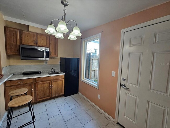 Building Photo - 376 La Paz Dr