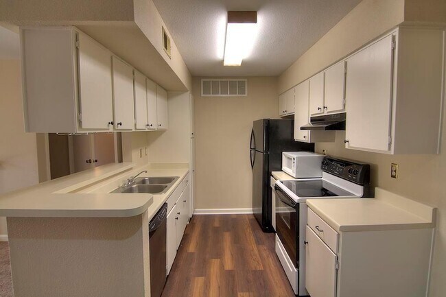 Foto del edificio - 12905 Woodforest Blvd
