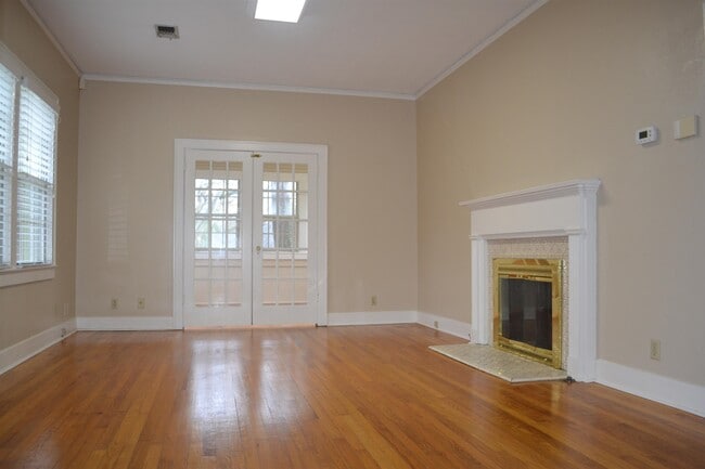 Building Photo - 511 Beverly St