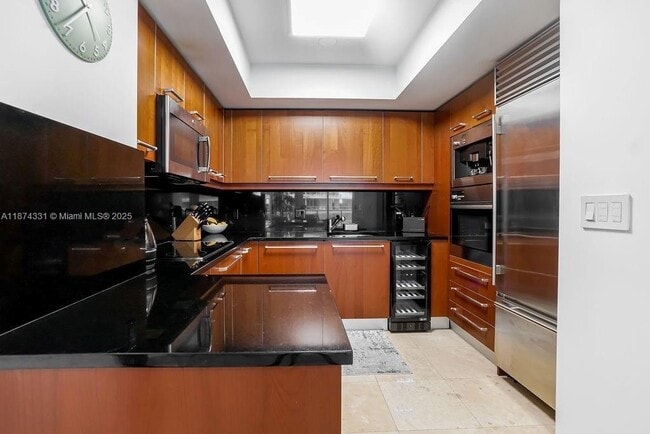 Building Photo - 1331 Brickell Bay Dr