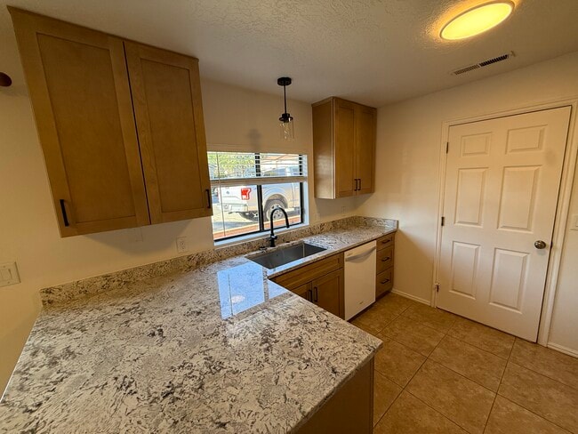 Building Photo - 556 S 1100 E