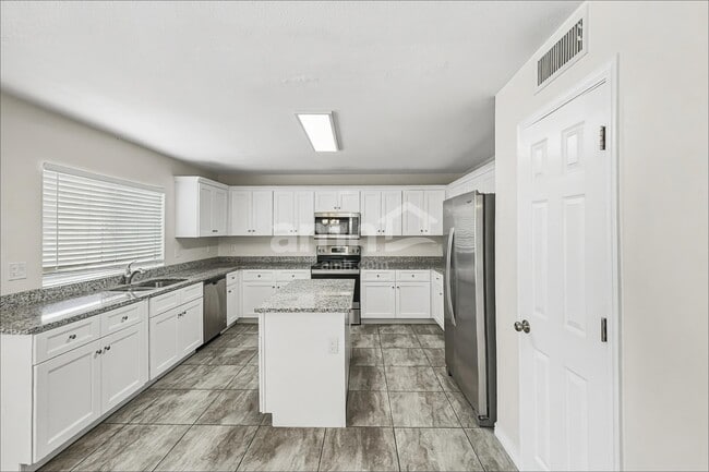 Building Photo - 11173 W Madeline Christian Ave