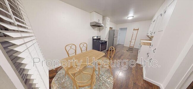 Foto del edificio - 648 Reeds Ave