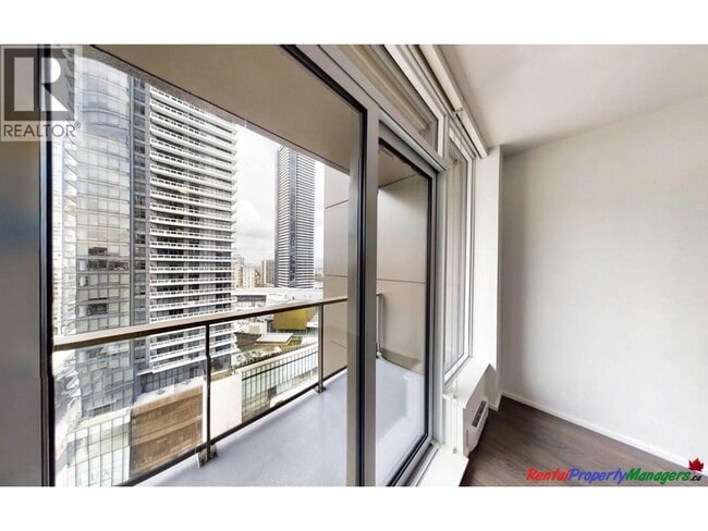 Building Photo - 4650 Brentwood Blvd