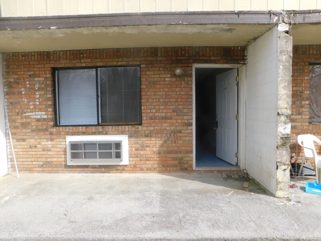 Primary Photo - 1215 Shields Ferry Rd