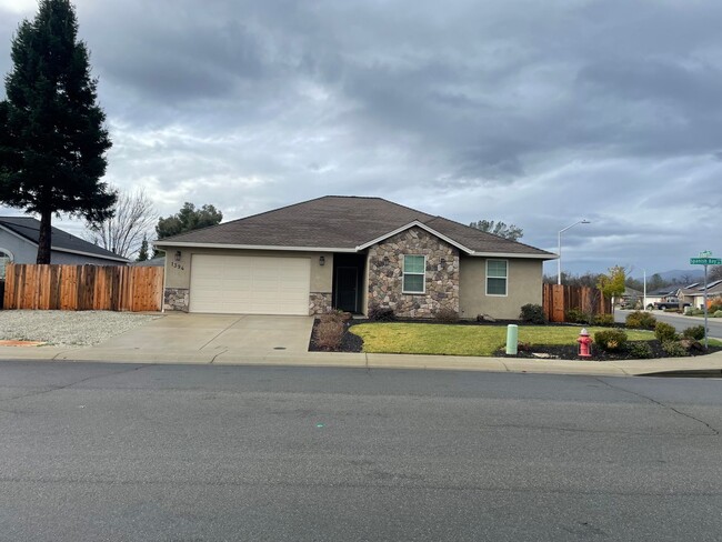 Building Photo - Beautiful 3 Bedroom Home