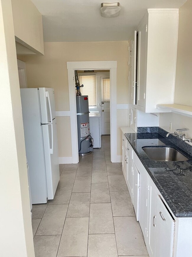 Building Photo - 03575