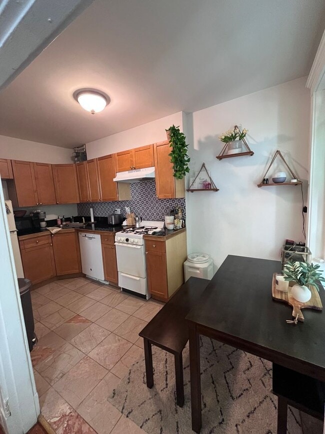 Building Photo - New Allston Listing!!