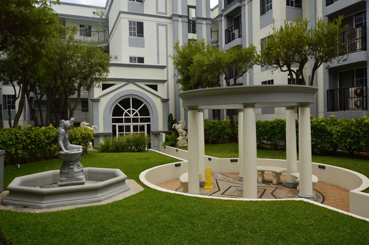 Primary Photo - Fountain at Makiki - 3 bedroom, 2 bath con...