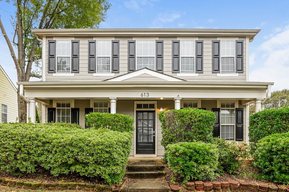 Foto principal - 613 Brookwater Dr