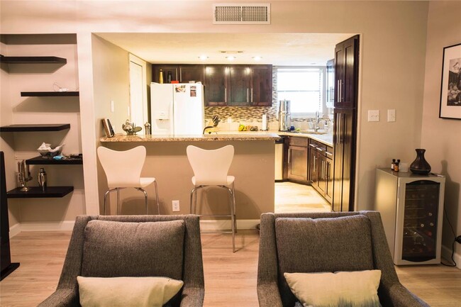Foto del edificio - 1135 Barton Hills Dr