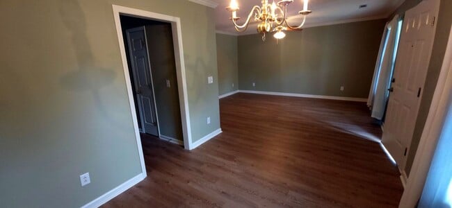 Building Photo - 137 Westmont Dr