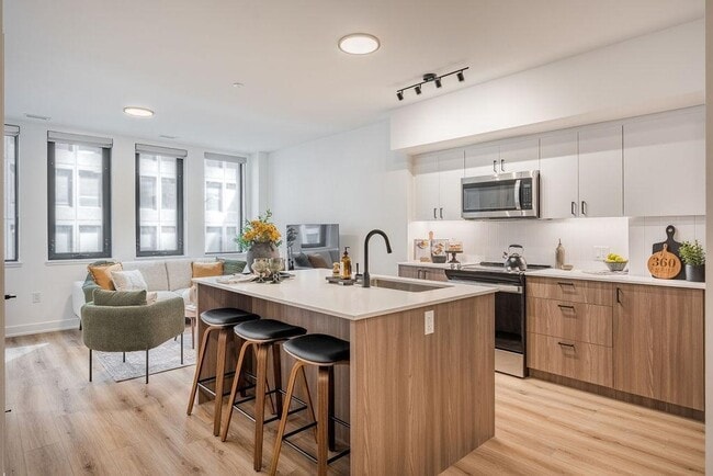 Building Photo - 360 Laurier