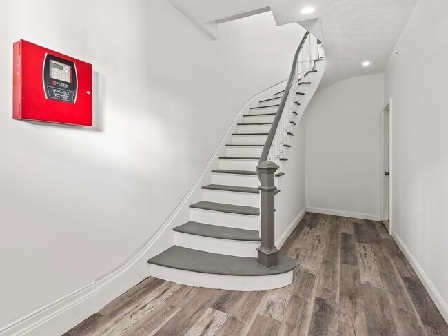 Building Photo - 42 William St