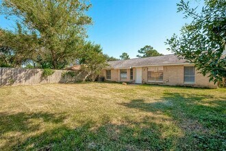 Building Photo - 7615 Wovenwood Ln