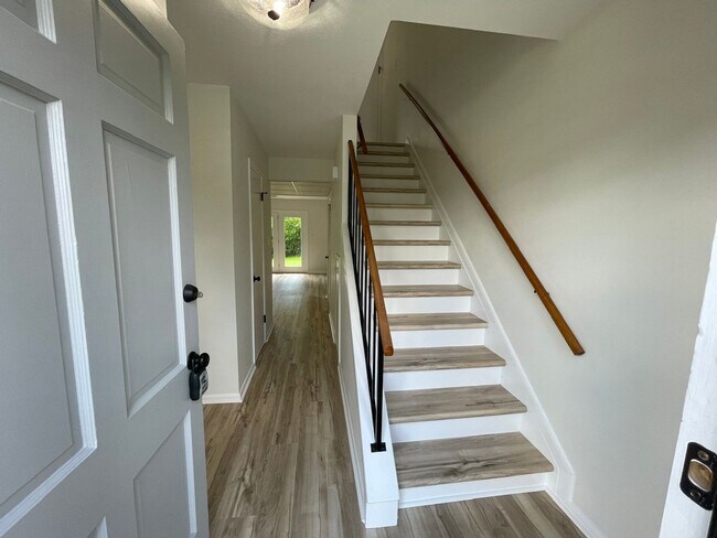 Foto del edificio - 1213-1219 Mary Ross Avenue 4-Plex