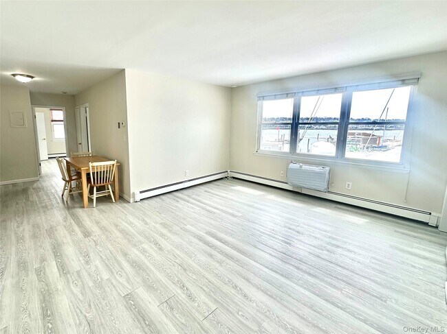 Building Photo - 3 Toms Point Ln