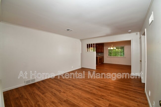 Foto del edificio - 3707 E 29th St