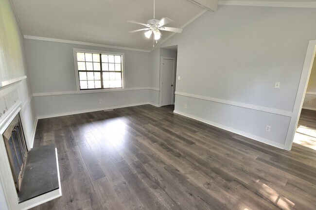 Building Photo - 1405 Treetop Ln