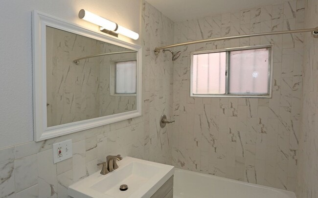 Building Photo - 10227 S 10th Ave