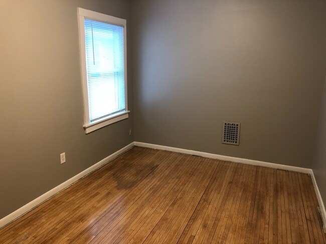 Building Photo - 868 Margaret Street