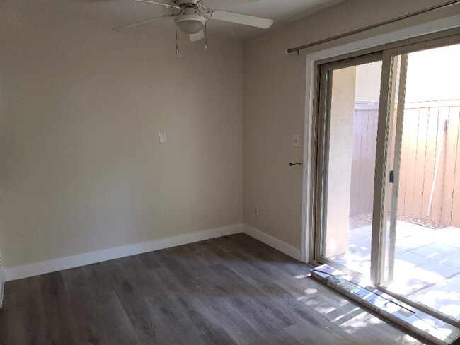 Foto del edificio - 3700 Tully Rd